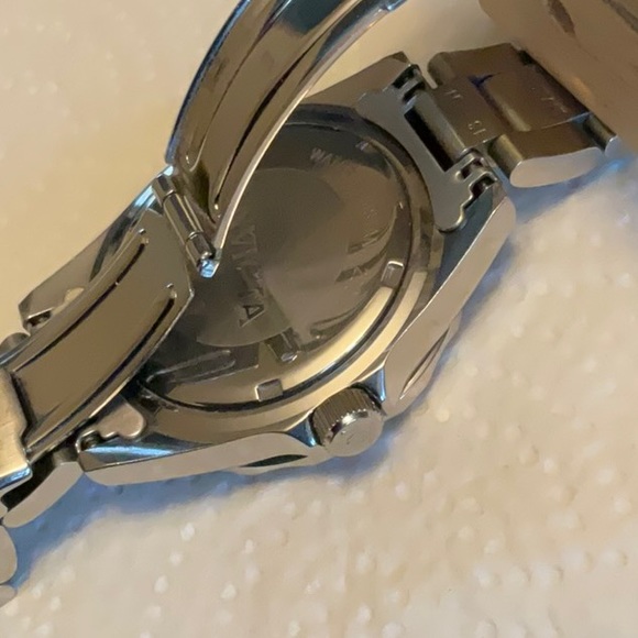 Genuine INVICTA stainless steel watch with date window and second hand - Picture 3 of 6